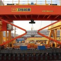?？陉?yáng)極炭塊堆垛起重機(jī)